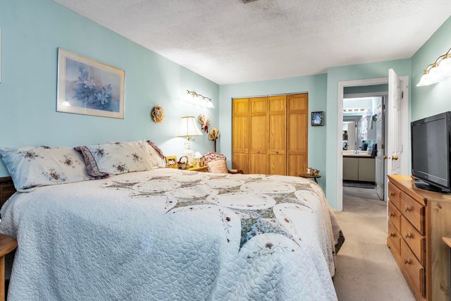 213 Abbott Farm Lane, Hudson, NH 03051