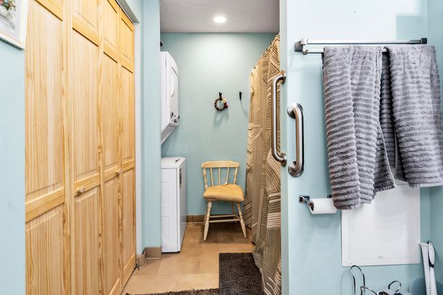 213 Abbott Farm Lane, Hudson, NH 03051