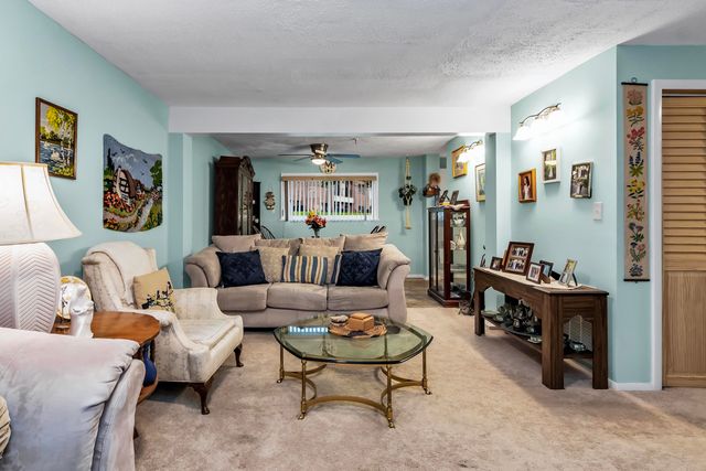 213 Abbott Farm Lane, Hudson, NH 03051