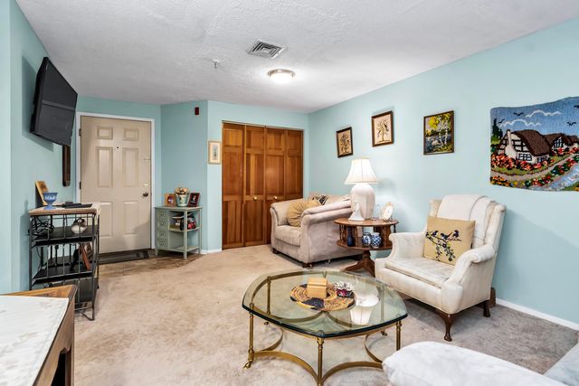 213 Abbott Farm Lane, Hudson, NH 03051