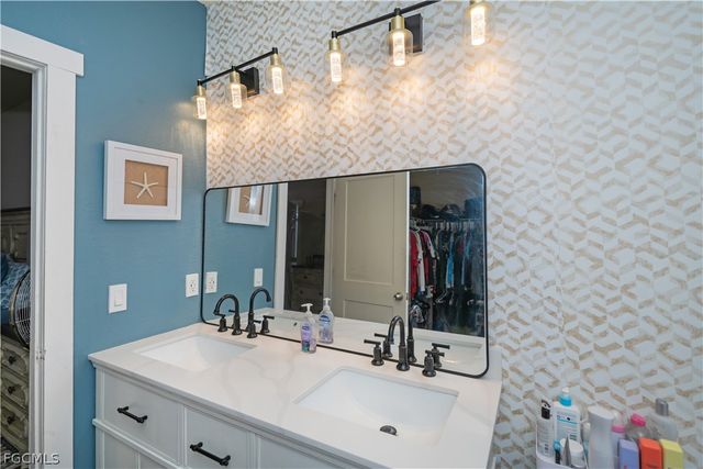 1256 Edna ST E, Lehigh Acres, FL 33974