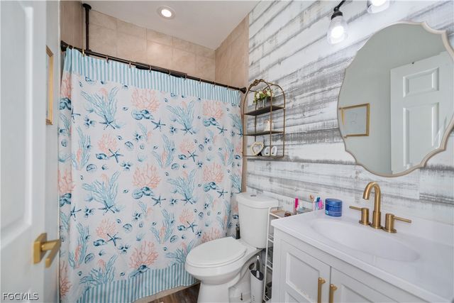 1256 Edna ST E, Lehigh Acres, FL 33974