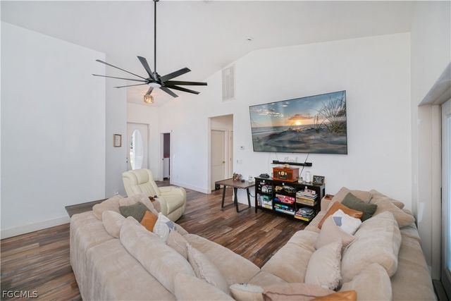 1256 Edna ST E, Lehigh Acres, FL 33974