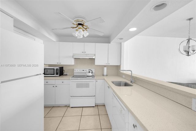 3725 S Ocean Dr 905, Hollywood, FL 33019