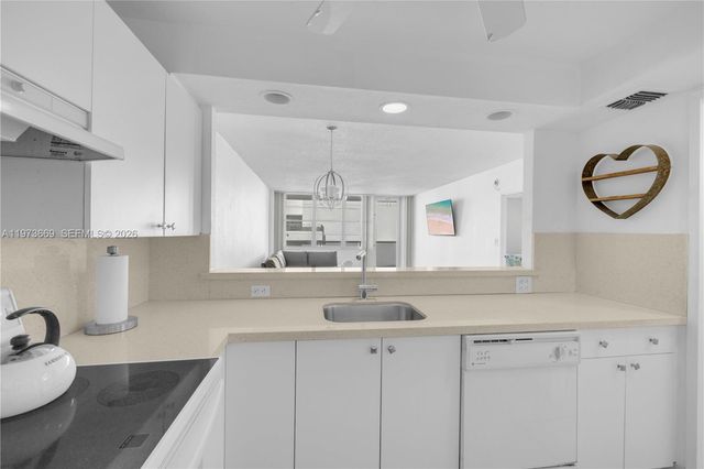 3725 S Ocean Dr 905, Hollywood, FL 33019