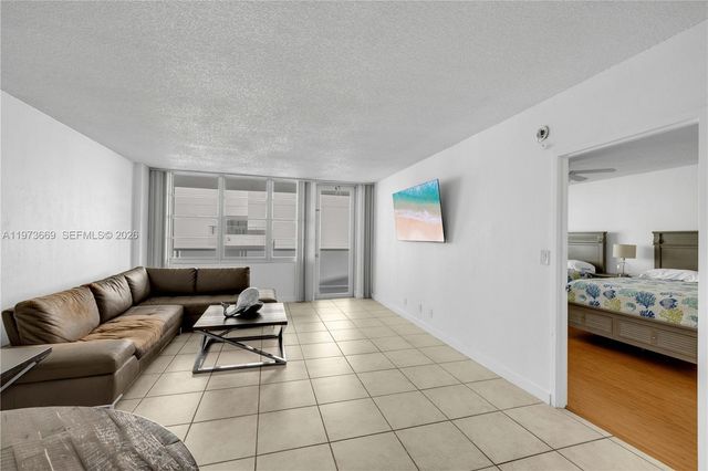 3725 S Ocean Dr 905, Hollywood, FL 33019