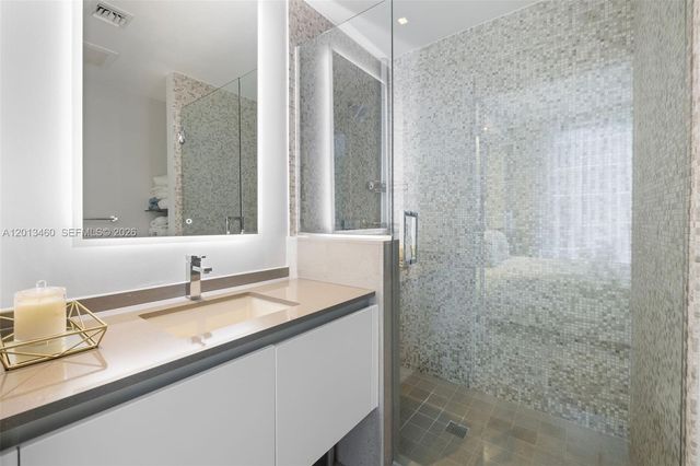 88 SW 7th St 1201, Miami, FL 33130