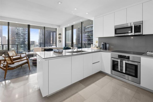 88 SW 7th St 1201, Miami, FL 33130