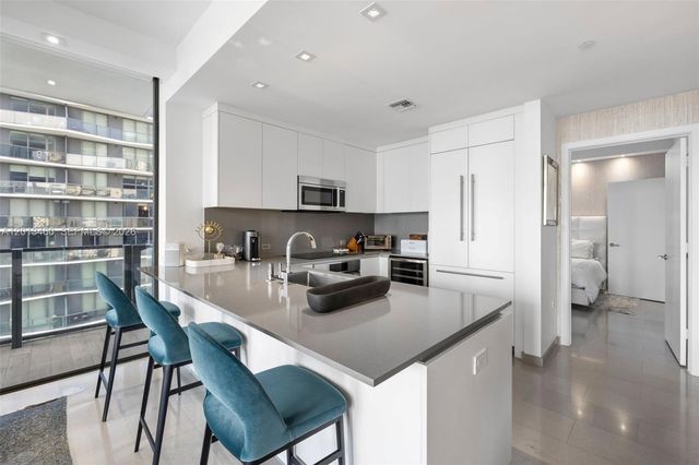 88 SW 7th St 1201, Miami, FL 33130