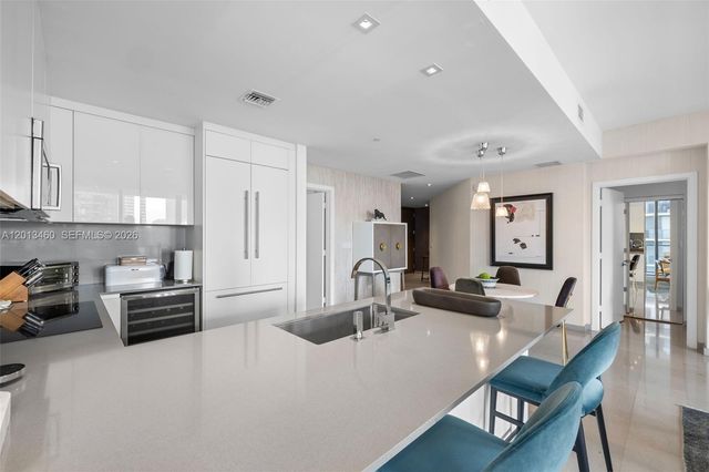 88 SW 7th St 1201, Miami, FL 33130