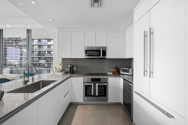 88 SW 7th St 1201, Miami, FL 33130