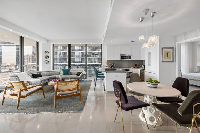 88 SW 7th St 1201, Miami, FL 33130