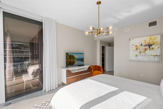 88 SW 7th St 1201, Miami, FL 33130