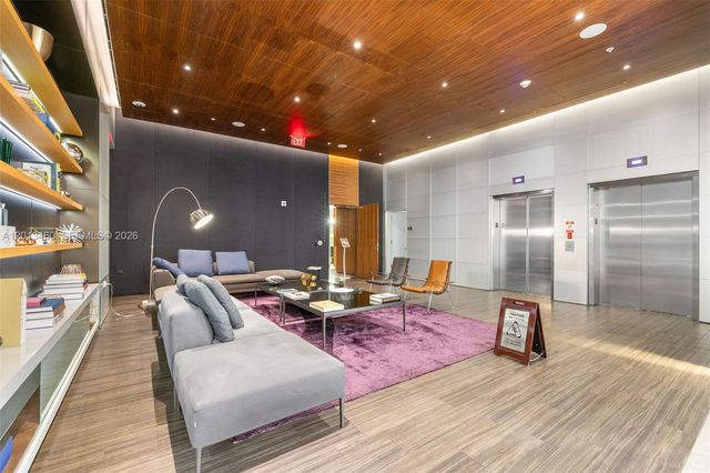88 SW 7th St 1201, Miami, FL 33130