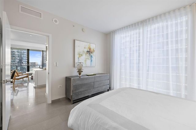 88 SW 7th St 1201, Miami, FL 33130