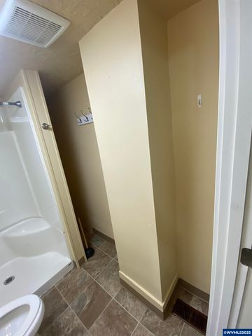 1625 12th St SE, Salem, OR 97302