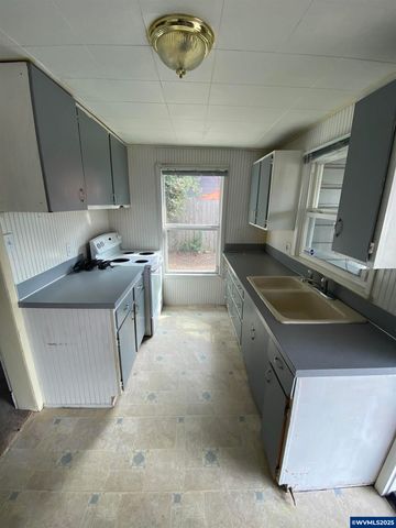 1625 12th St SE, Salem, OR 97302