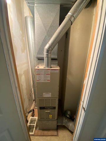 1625 12th St SE, Salem, OR 97302