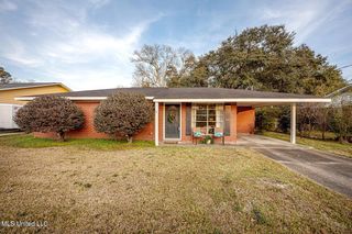 407 Holly Street, Ocean Springs, MS 39564