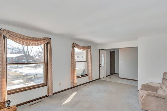 817 Stonewall Drive, Bourbonnais, IL 60914