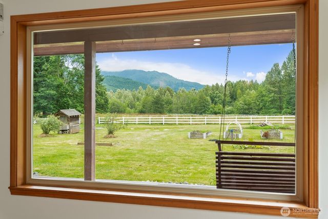 6373 Eastwood Road, Deming, WA 98244