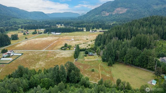 6373 Eastwood Road, Deming, WA 98244