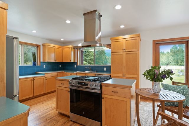 6373 Eastwood Road, Deming, WA 98244