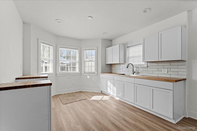 1210 Blanchard Avenue, Flint, MI 48503