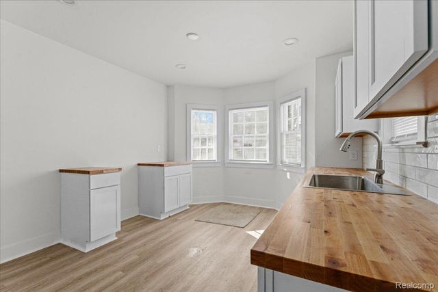 1210 Blanchard Avenue, Flint, MI 48503