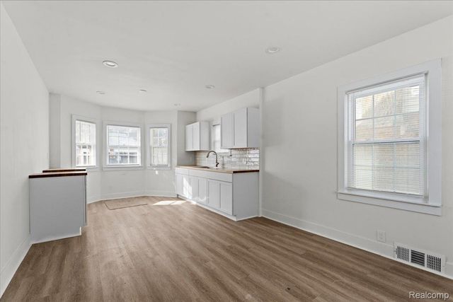 1210 Blanchard Avenue, Flint, MI 48503