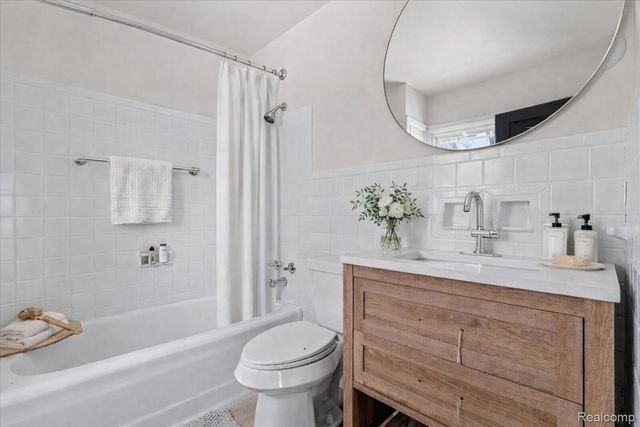 1210 Blanchard Avenue, Flint, MI 48503