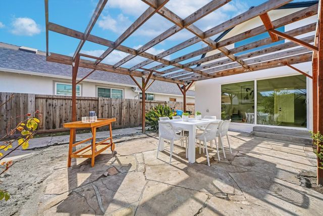 2243 Emmett Court, Santa Clara, CA 95051