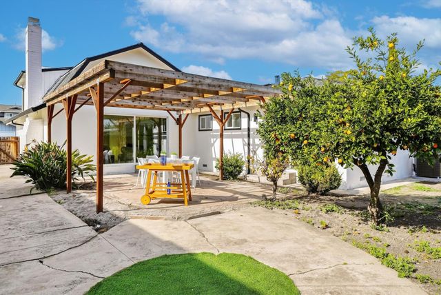 2243 Emmett Court, Santa Clara, CA 95051