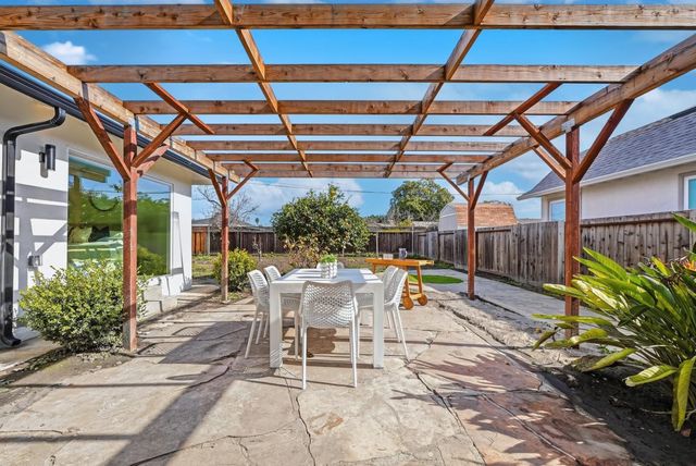 2243 Emmett Court, Santa Clara, CA 95051