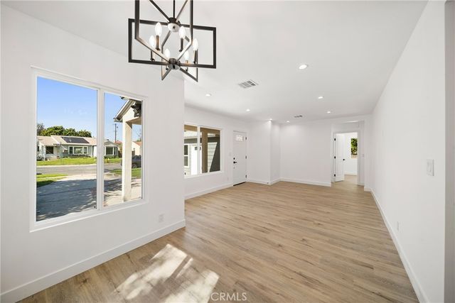 6714 Jellico, Lake Balboa, CA 91406