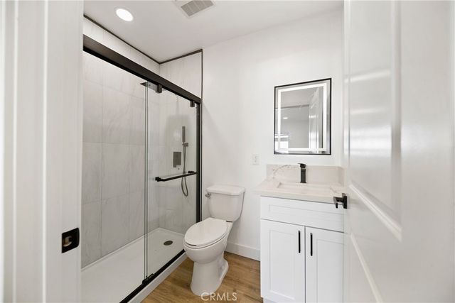 6714 Jellico, Lake Balboa, CA 91406