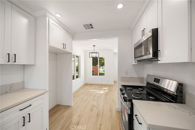 6714 Jellico, Lake Balboa, CA 91406