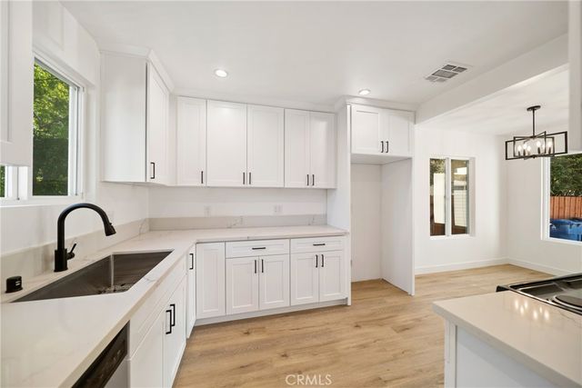 6714 Jellico, Lake Balboa, CA 91406