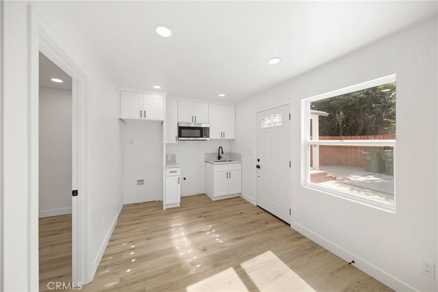 6714 Jellico, Lake Balboa, CA 91406