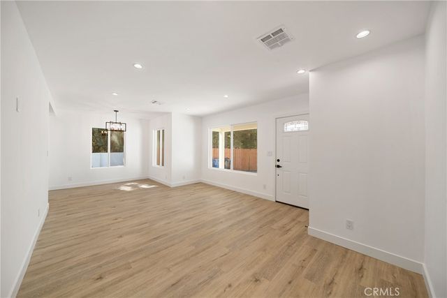 6714 Jellico, Lake Balboa, CA 91406