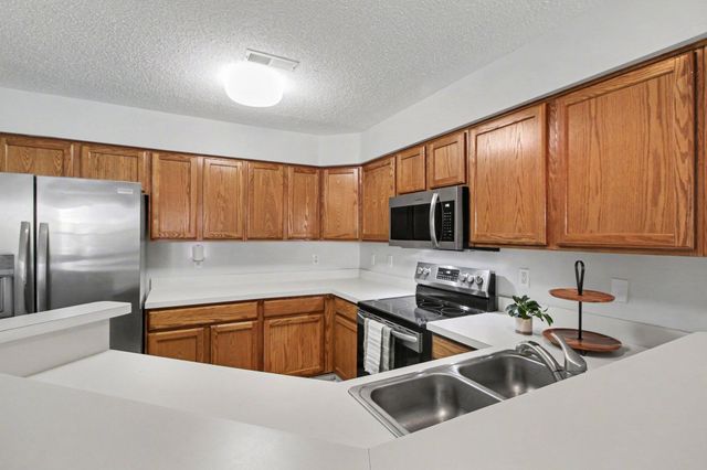 1295 Millbrook Trail, Ann Arbor, MI 48108