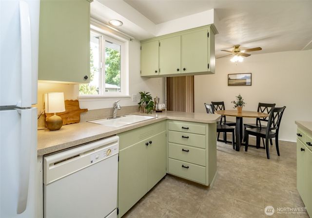 618 21st Street SE, Puyallup, WA 98372