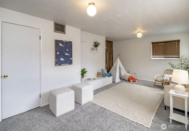 618 21st Street SE, Puyallup, WA 98372
