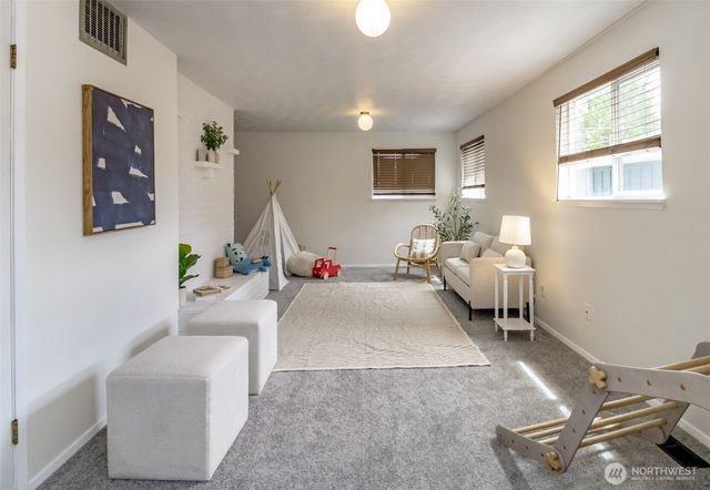 618 21st Street SE, Puyallup, WA 98372
