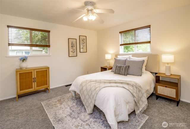 618 21st Street SE, Puyallup, WA 98372
