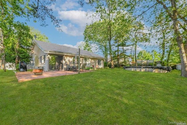 38 Glenmere Lane, Coram, NY 11727