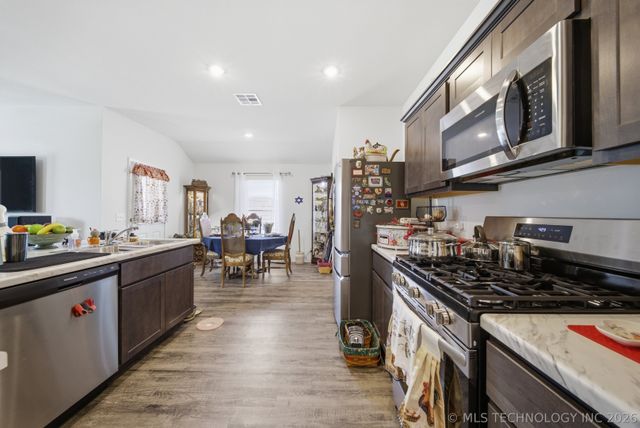 27511 E 115th Street S, Coweta, OK 74429