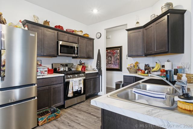 27511 E 115th Street S, Coweta, OK 74429