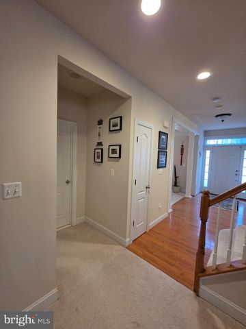 5394 MACDONALD RD, Woodbridge, VA 22193