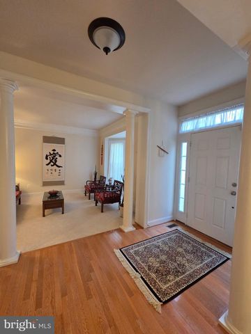 5394 MACDONALD RD, Woodbridge, VA 22193